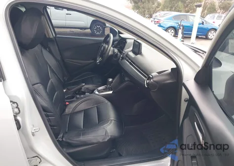 2019 Toyota Yaris Le z USA, uszkodzony, nr VIN 3MYDLBYV9KY520812